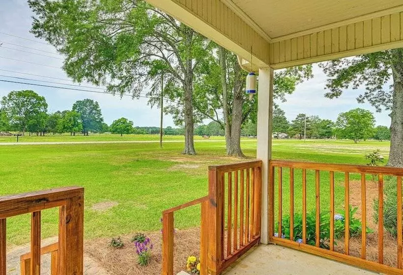 Pet Friendly Ecru Home: Patio & Yard, Near Hiking