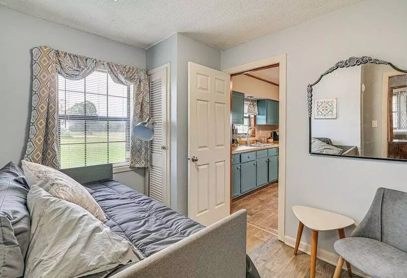 Pet Friendly Ecru Home: Patio & Yard, Near Hiking