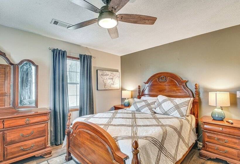 Pet Friendly Ecru Home: Patio & Yard, Near Hiking