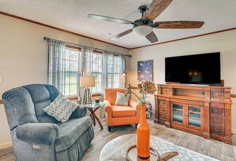 Pet Friendly Ecru Home: Patio & Yard, Near Hiking