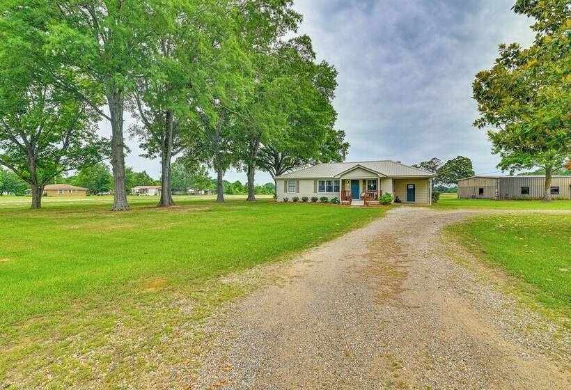 Pet Friendly Ecru Home: Patio & Yard, Near Hiking