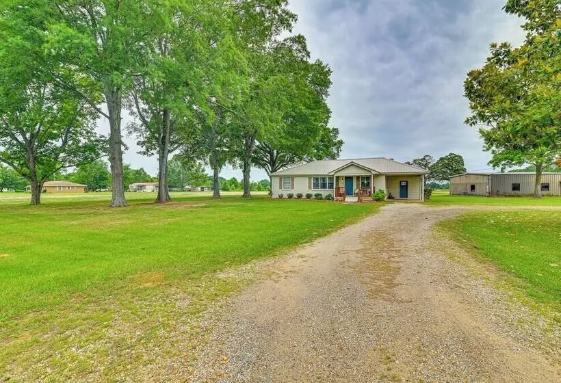 Pet Friendly Ecru Home: Patio & Yard, Near Hiking