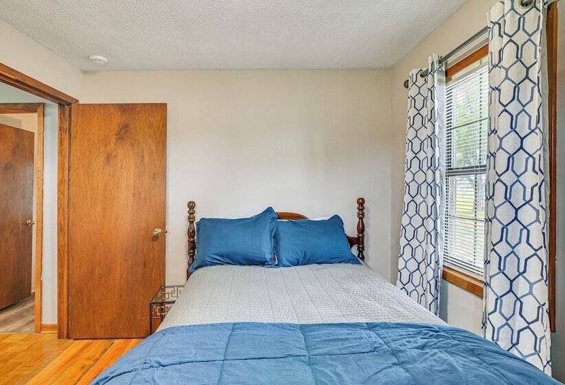 Pet Friendly Ecru Home: Patio & Yard, Near Hiking