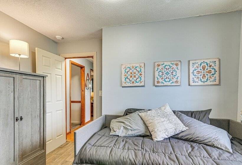 Pet Friendly Ecru Home: Patio & Yard, Near Hiking