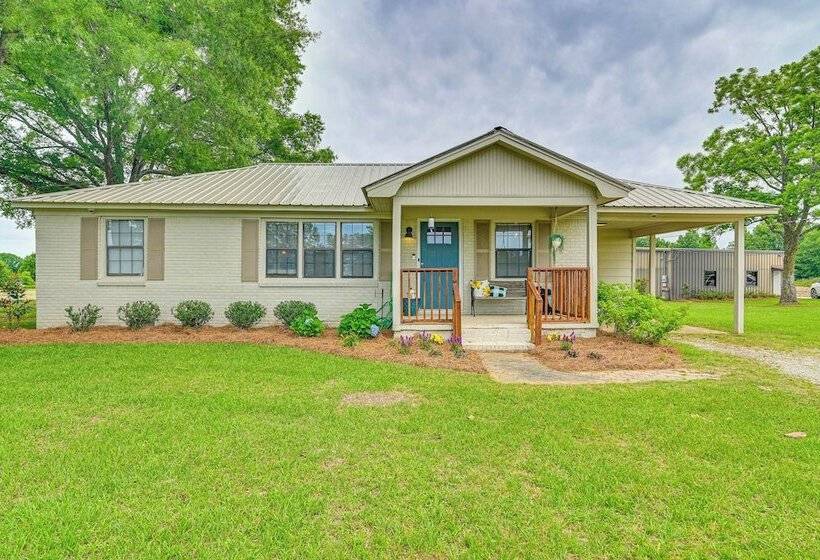 Pet Friendly Ecru Home: Patio & Yard, Near Hiking