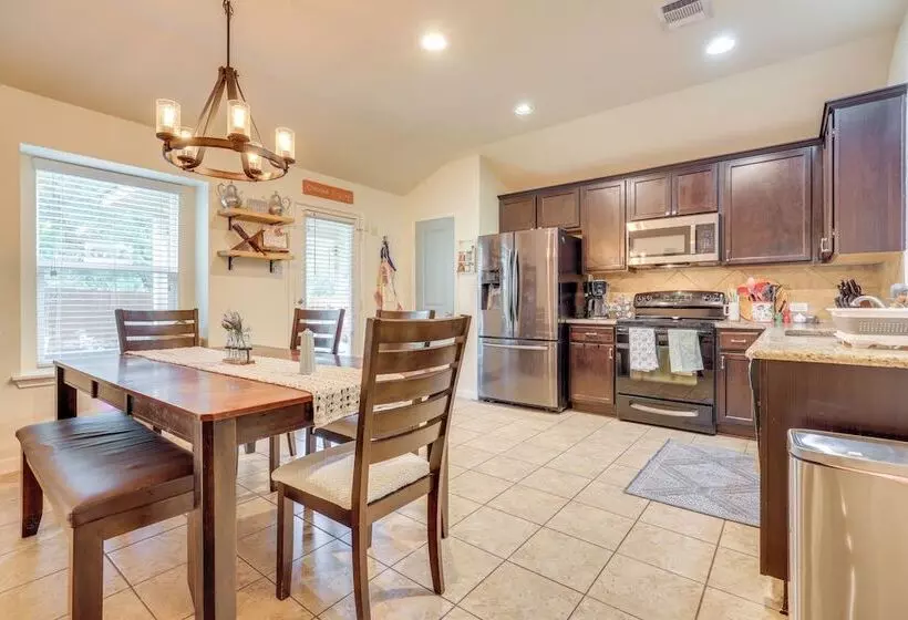 Pet Friendly San Marcos Home ~ 3 Mi To Downtown!