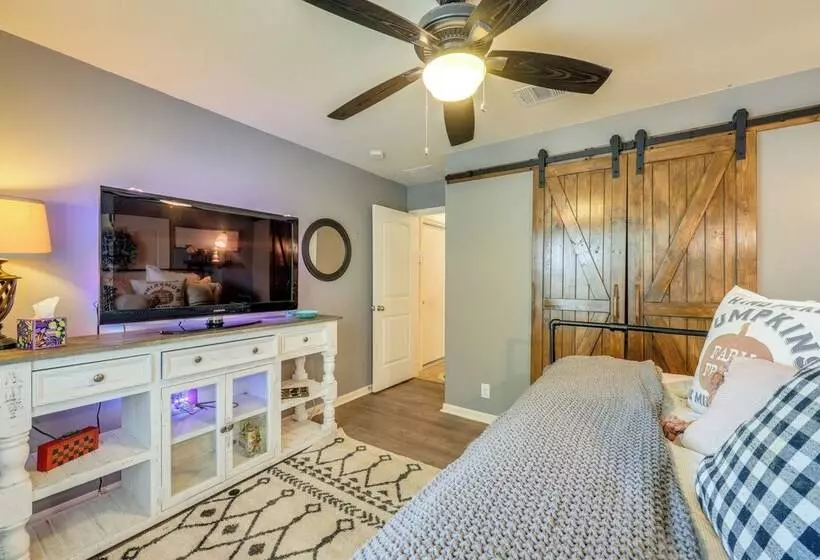 Pet Friendly San Marcos Home ~ 3 Mi To Downtown!