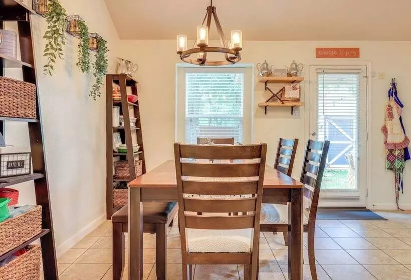 Pet Friendly San Marcos Home ~ 3 Mi To Downtown!
