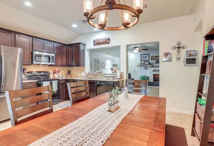 Pet Friendly San Marcos Home ~ 3 Mi To Downtown!