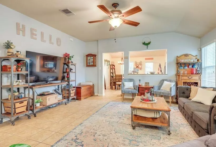 Pet Friendly San Marcos Home ~ 3 Mi To Downtown!