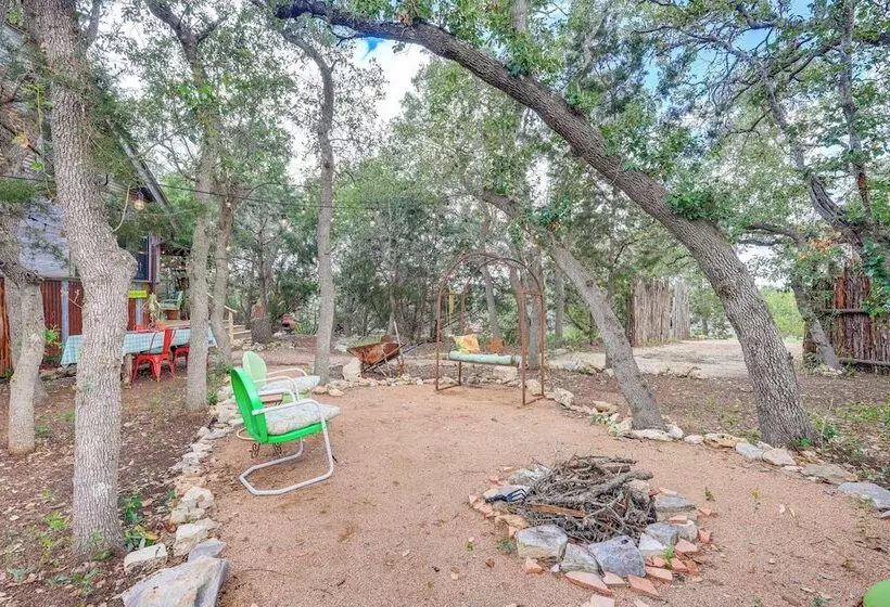 Pet Friendly Wimberley Cabin W/ Fire Pit & Hot Tub