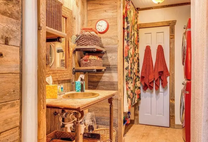 Pet Friendly Wimberley Cabin W/ Fire Pit & Hot Tub