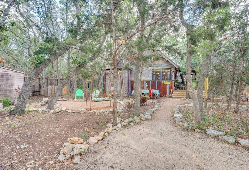 Pet Friendly Wimberley Cabin W/ Fire Pit & Hot Tub