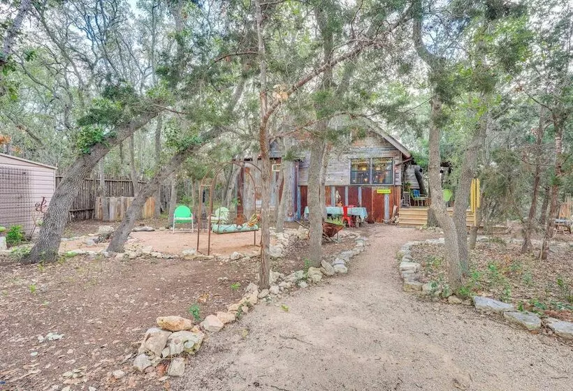 Pet Friendly Wimberley Cabin W/ Fire Pit & Hot Tub