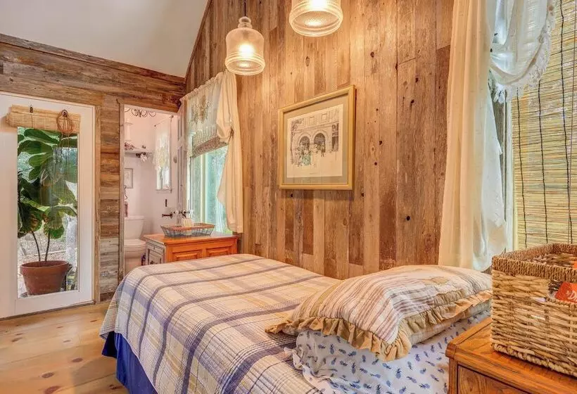Pet Friendly Wimberley Cabin W/ Fire Pit & Hot Tub
