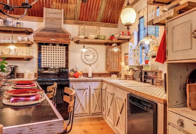 Pet Friendly Wimberley Cabin W/ Fire Pit & Hot Tub