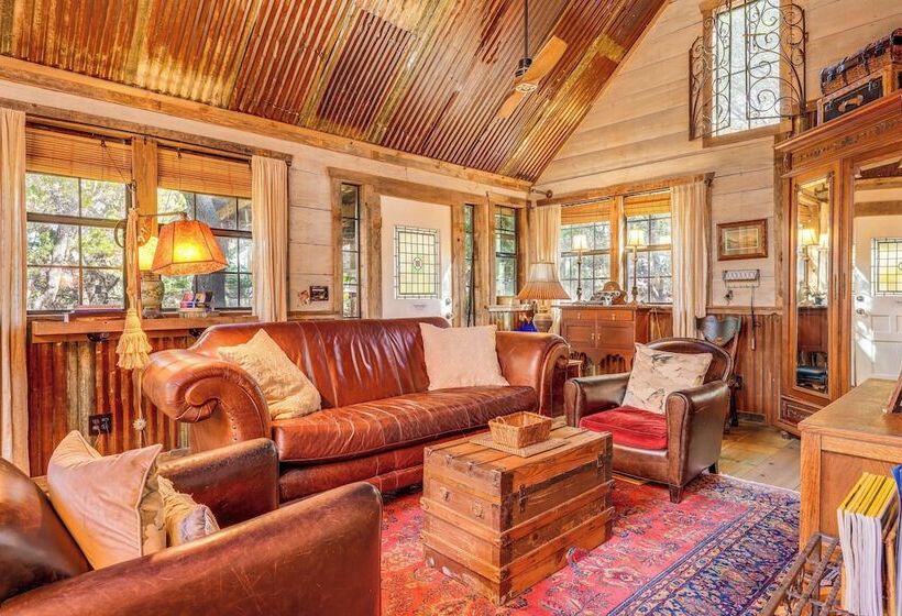 Pet Friendly Wimberley Cabin W/ Fire Pit & Hot Tub