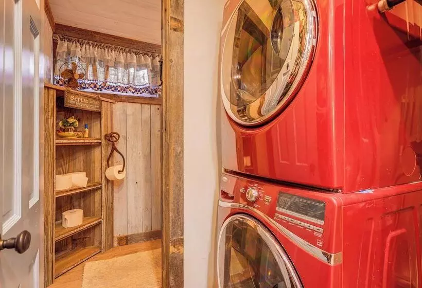 Pet Friendly Wimberley Cabin W/ Fire Pit & Hot Tub