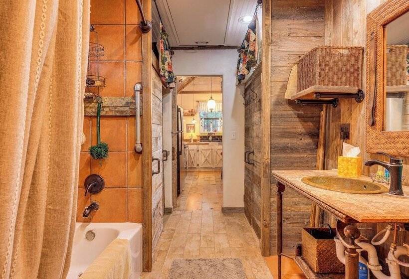 Pet Friendly Wimberley Cabin W/ Fire Pit & Hot Tub