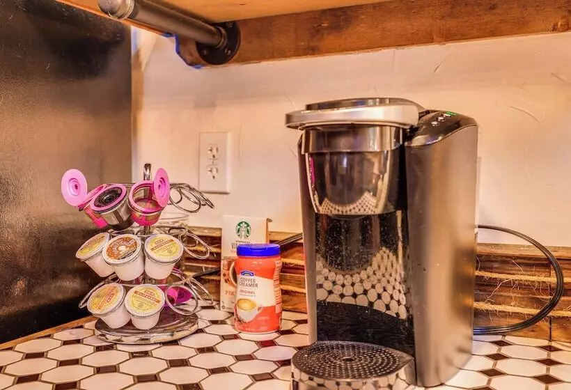 Pet Friendly Wimberley Cabin W/ Fire Pit & Hot Tub