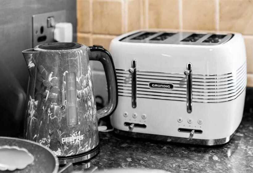 اقامتگاه Stunning 2 Bed House In Birmingham