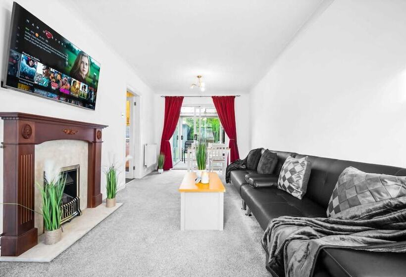 اقامتگاه Stunning 2 Bed House In Birmingham