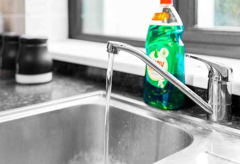 اقامتگاه Stunning 2 Bed House In Birmingham