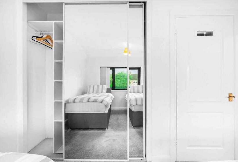 اقامتگاه Stunning 2 Bed House In Birmingham