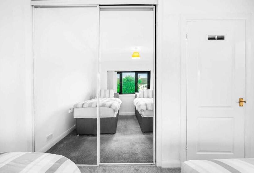 اقامتگاه Stunning 2 Bed House In Birmingham