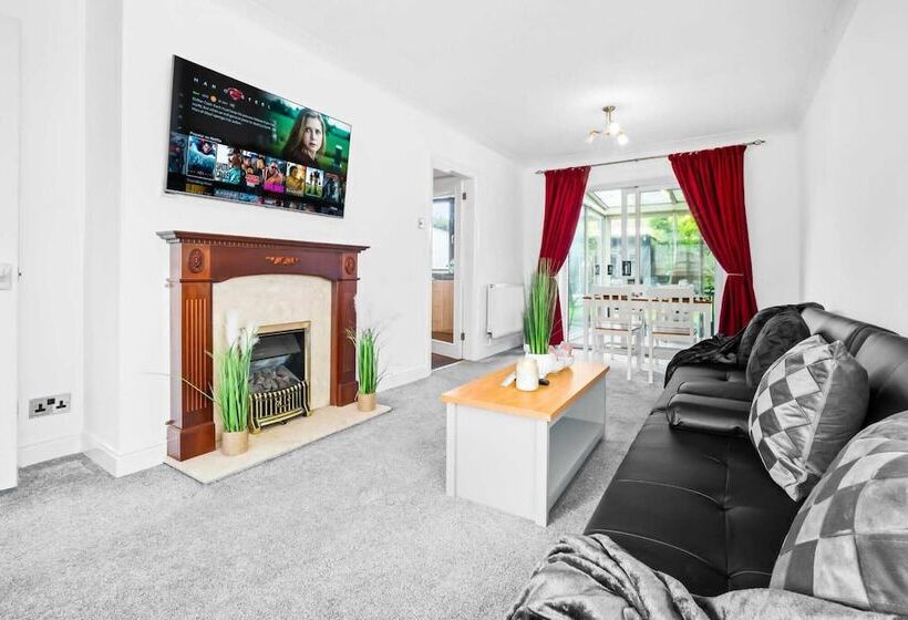 اقامتگاه Stunning 2 Bed House In Birmingham