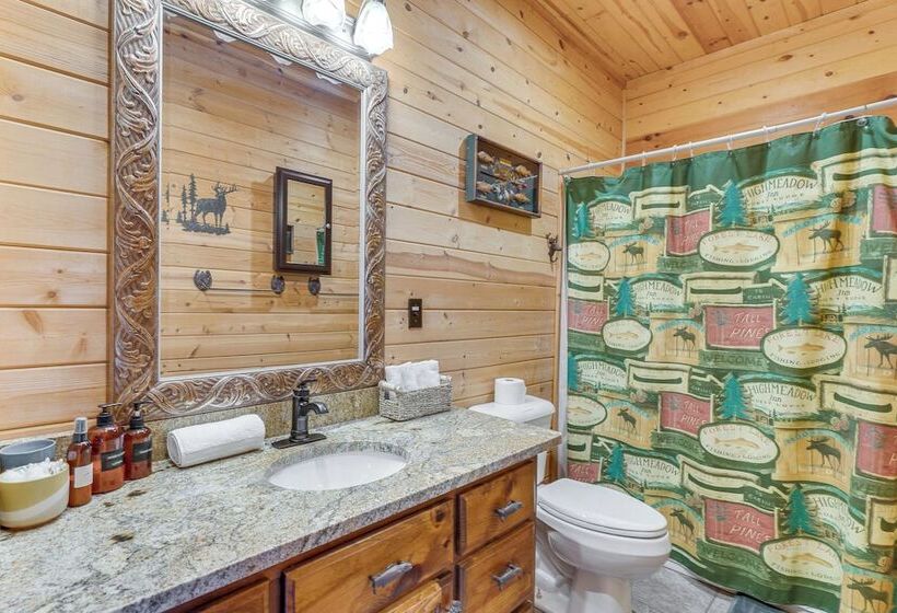 Private Hot Tub: Riverfront Cabin In Murphy