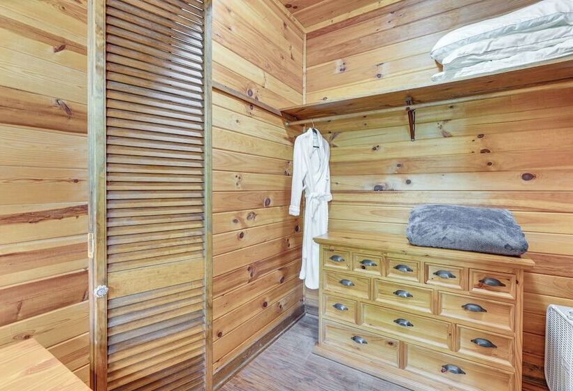 Private Hot Tub: Riverfront Cabin In Murphy