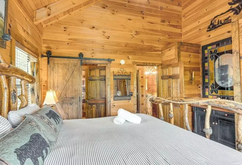 Private Hot Tub: Riverfront Cabin In Murphy