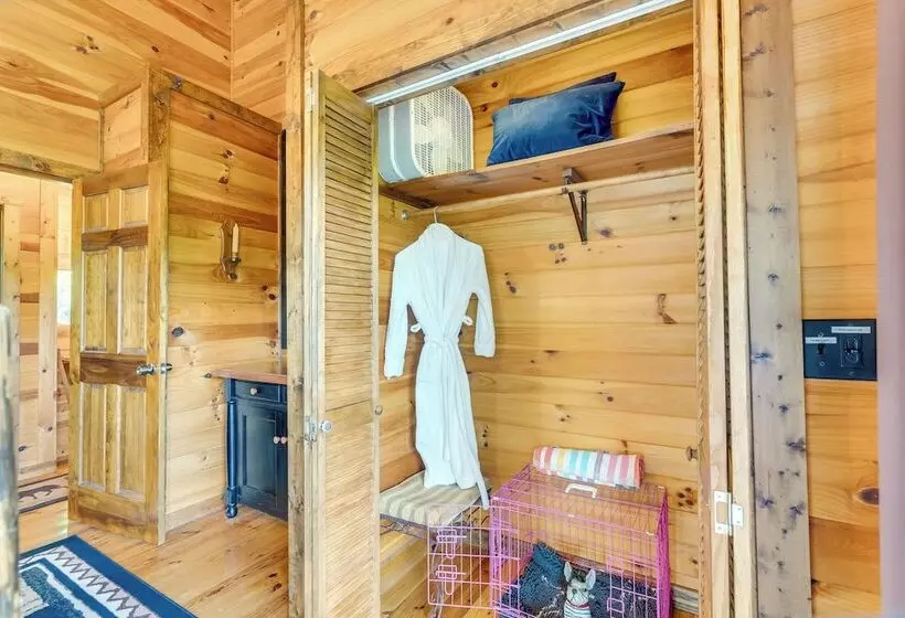 Private Hot Tub: Riverfront Cabin In Murphy