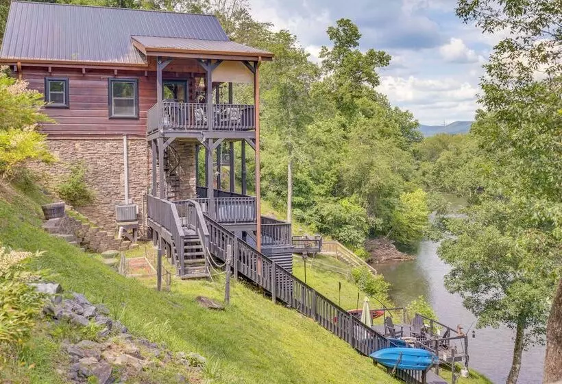 Private Hot Tub: Riverfront Cabin In Murphy