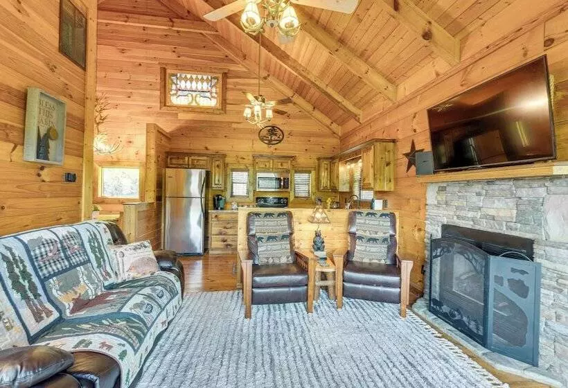 Private Hot Tub: Riverfront Cabin In Murphy