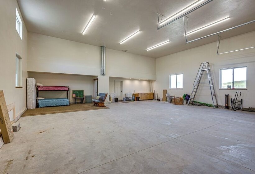 Walk To Natl Forest   Southern Idaho Farmhouse!