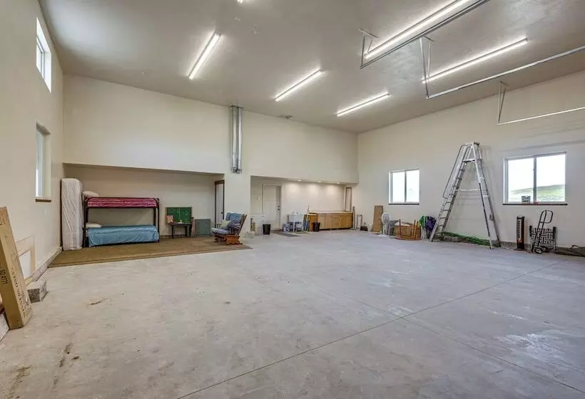 Walk To Natl Forest   Southern Idaho Farmhouse!