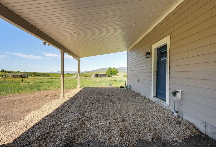 Walk To Natl Forest   Southern Idaho Farmhouse!