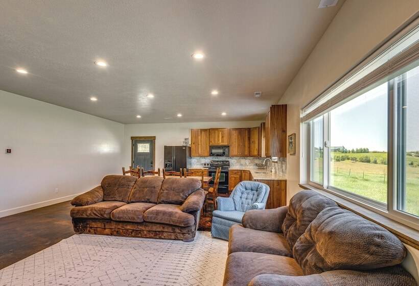 Walk To Natl Forest   Southern Idaho Farmhouse!