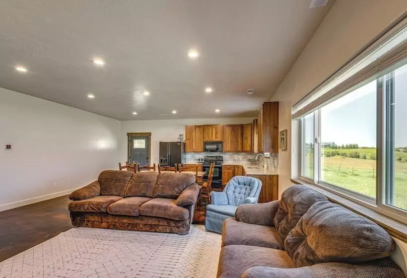 Walk To Natl Forest   Southern Idaho Farmhouse!