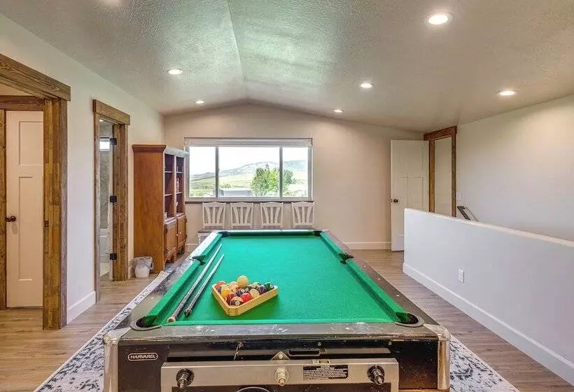 Walk To Natl Forest   Southern Idaho Farmhouse!