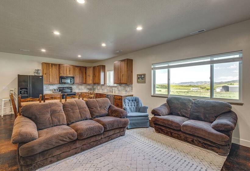 Walk To Natl Forest   Southern Idaho Farmhouse!