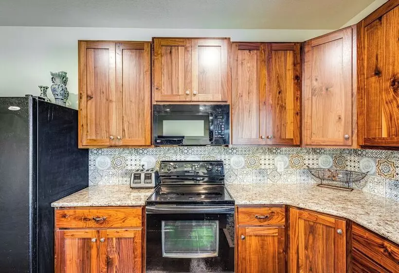 Walk To Natl Forest   Southern Idaho Farmhouse!