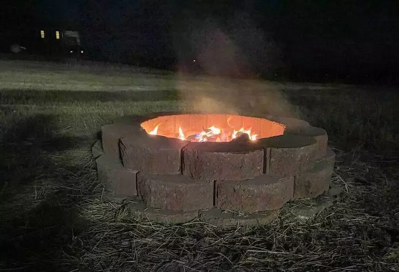 Walk To Natl Forest   Southern Idaho Farmhouse!