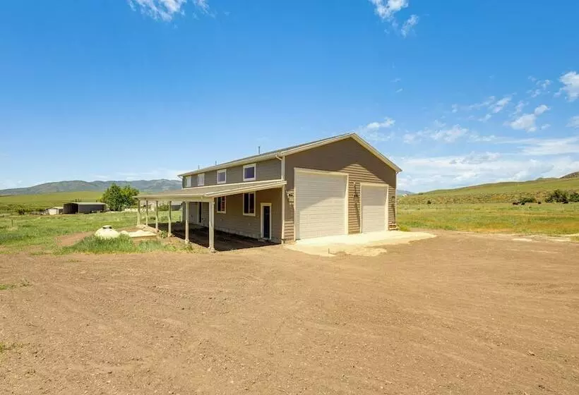Walk To Natl Forest   Southern Idaho Farmhouse!
