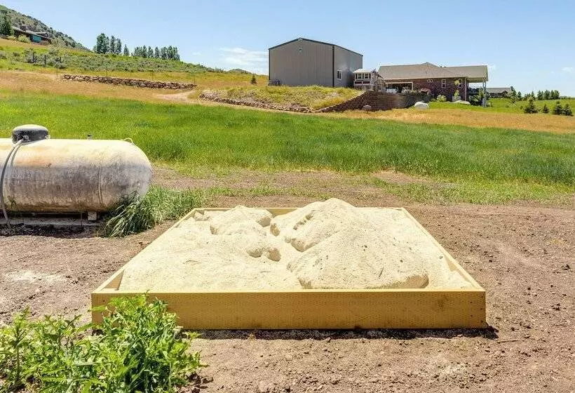 Walk To Natl Forest   Southern Idaho Farmhouse!