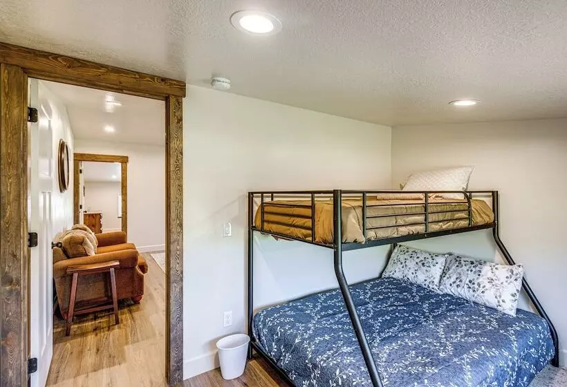 Walk To Natl Forest   Southern Idaho Farmhouse!