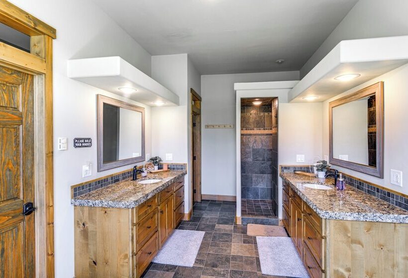 Spacious Afton Home: Patio, Grill & Mountain Views