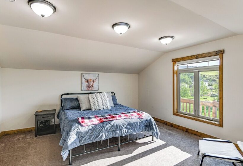 Spacious Afton Home: Patio, Grill & Mountain Views